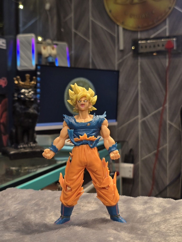 Super Saiyan Anime Warrior Figurine – Spiky Golden Hair Collectible Figure